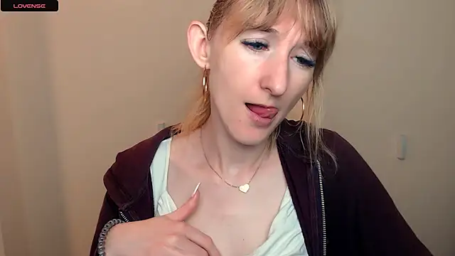 Snapshot of AmandaSell chatting on 09-10-25, 06:57 AmandaSell online show from 09-10-25, 06:57