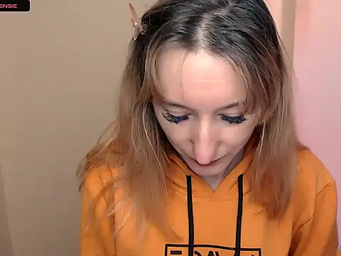 Snapshot of AmandaSell chatting on 10-03-25, 08:00 AmandaSell online show from 10-03-25, 08:00