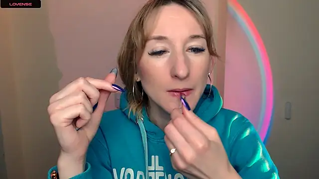 Snapshot of AmandaSell chatting on 10-05-25, 08:12 AmandaSell online show from 10-05-25, 08:12