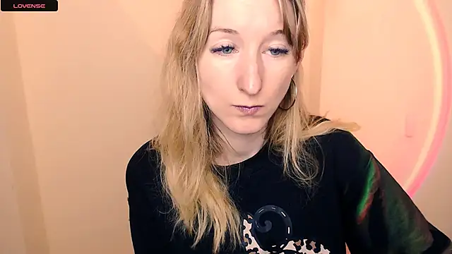 Snapshot of AmandaSell chatting on 10-09-25, 08:12 AmandaSell online show from 10-09-25, 08:12