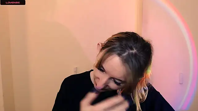 Snapshot of AmandaSell chatting on 10-10-25, 08:13 AmandaSell online show from 10-10-25, 08:13