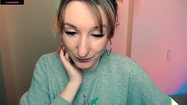 Snapshot of AmandaSell chatting on 10-18-25, 07:31 AmandaSell online show from 10-18-25, 07:31