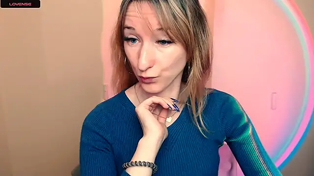 Snapshot of AmandaSell chatting on 10-23-25, 07:51 AmandaSell online show from 10-23-25, 07:51