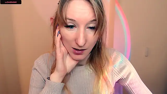 Snapshot of AmandaSell chatting on 10-24-25, 07:16 AmandaSell online show from 10-24-25, 07:16