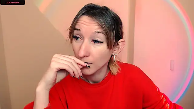 Snapshot of AmandaSell chatting on 11-19-25, 08:14 AmandaSell online show from 11-19-25, 08:14