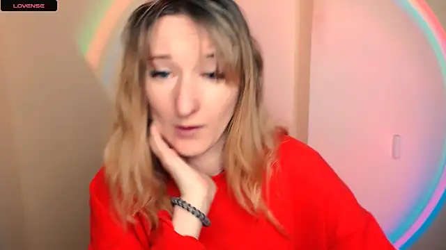 Snapshot of AmandaSell chatting on 11-23-25, 08:58 AmandaSell online show from 11-23-25, 08:58