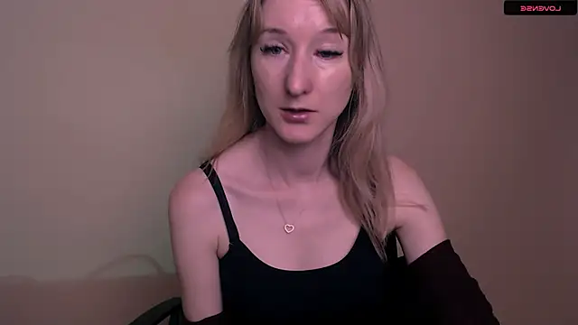 Snapshot of AmandaSell chatting on 06-11-26, 06:44 AmandaSell online show from 06-11-26, 06:44