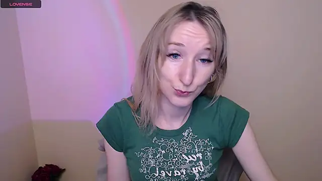 Snapshot of AmandaSell chatting on 06-15-26, 06:59 AmandaSell online show from 06-15-26, 06:59