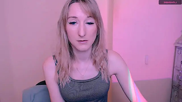 Snapshot of AmandaSell chatting on 06-17-26, 06:49 AmandaSell online show from 06-17-26, 06:49
