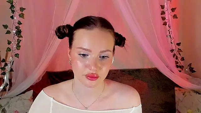 Snapshot of MishkaMe chatting on 12-25-24, 07:24 MishkaMe online show from 12-25-24, 07:24