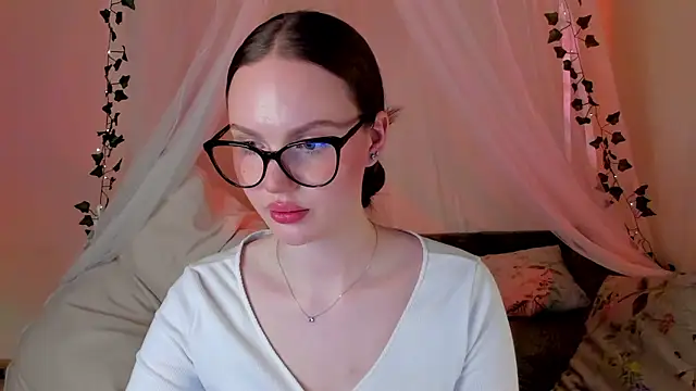 Snapshot of MishkaMe chatting on 02-11-25, 03:18 MishkaMe online show from 02-11-25, 03:18