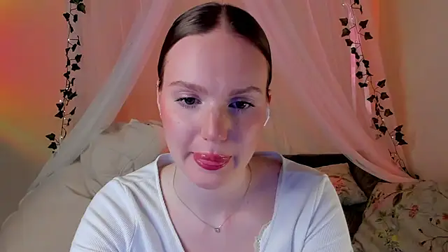 Snapshot of MishkaMe chatting on 02-11-25, 06:22 MishkaMe online show from 02-11-25, 06:22