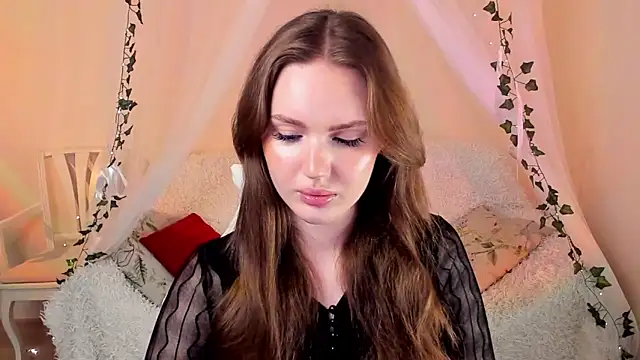 Snapshot of MishkaMe chatting on 10-21-25, 01:56 MishkaMe online show from 10-21-25, 01:56