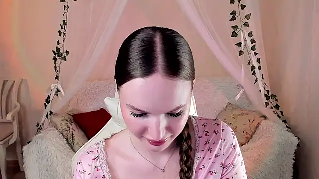 Snapshot of MishkaMe chatting on 11-20-25, 06:51 MishkaMe online show from 11-20-25, 06:51