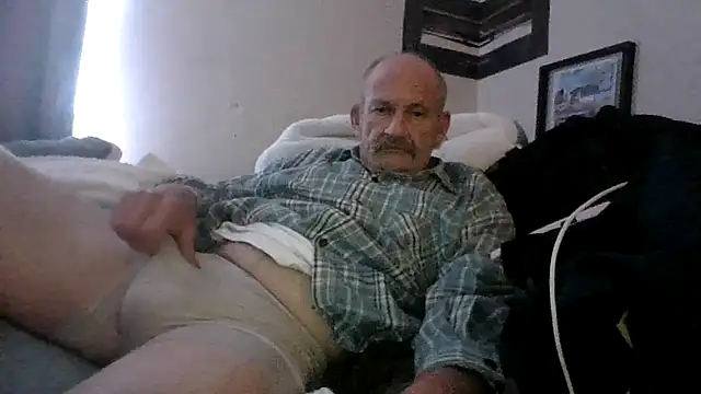 Snapshot of den-rock4u chatting on 05-13-26, 12:57 den-rock4u online show from 05-13-26, 12:57