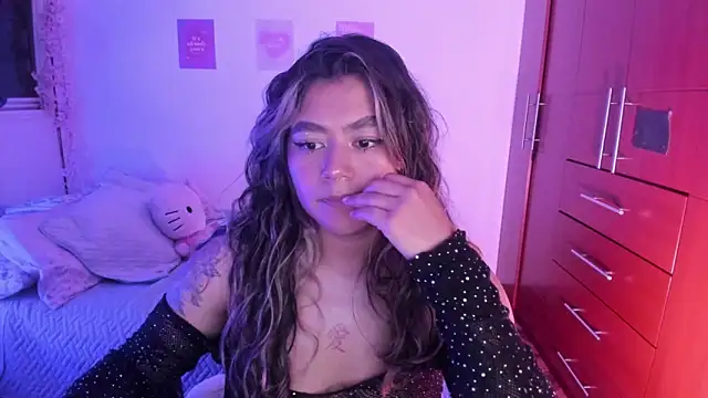 StephaniFox online show from 10-28-25, 01:20