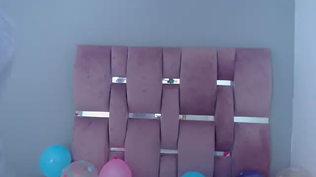 EmiliaKurt online show from 02-04-25, 05:45