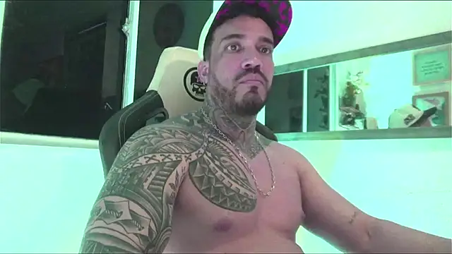 Snapshot of Angel_sex_latin chatting on 12-31-24, 02:40 Angel sex latin online show from 12-31-24, 02:40