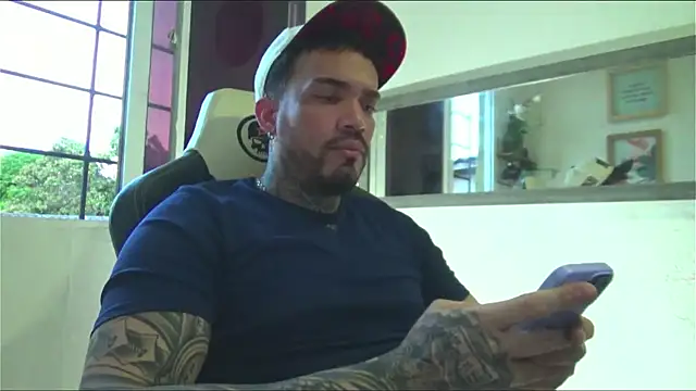 Snapshot of Angel_sex_latin chatting on 12-31-24, 10:45 Angel sex latin online show from 12-31-24, 10:45