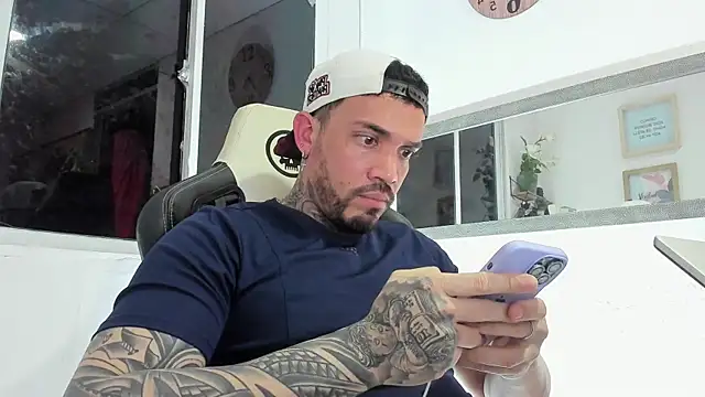 Snapshot of Angel_sex_latin chatting on 01-01-25, 05:22 Angel sex latin online show from 01-01-25, 05:22