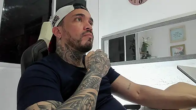 Snapshot of Angel_sex_latin chatting on 01-01-25, 09:17 Angel sex latin online show from 01-01-25, 09:17