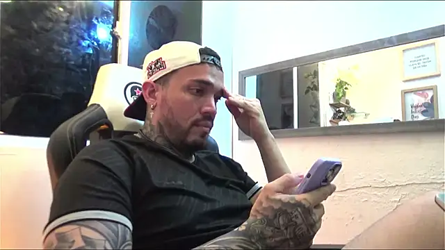 Snapshot of Angel_sex_latin chatting on 01-05-25, 07:49 Angel sex latin online show from 01-05-25, 07:49