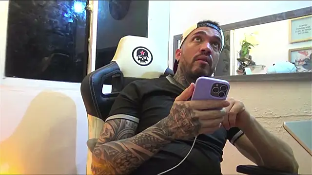 Snapshot of Angel_sex_latin chatting on 01-06-25, 09:19 Angel sex latin online show from 01-06-25, 09:19