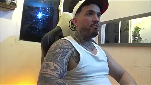 Snapshot of Angel_sex_latin chatting on 01-18-25, 06:56 Angel sex latin online show from 01-18-25, 06:56