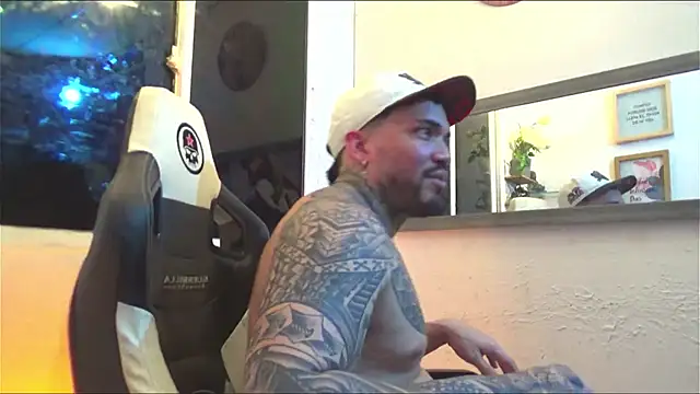 Snapshot of Angel_sex_latin chatting on 01-19-25, 06:53 Angel sex latin online show from 01-19-25, 06:53