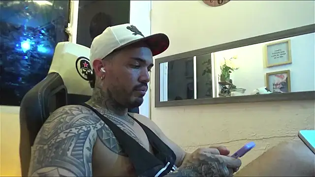 Snapshot of Angel_sex_latin chatting on 01-24-25, 06:46 Angel sex latin online show from 01-24-25, 06:46