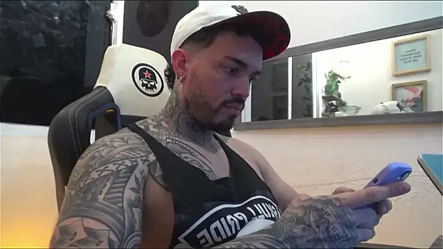 Snapshot of Angel_sex_latin chatting on 01-31-25, 04:03 Angel sex latin online show from 01-31-25, 04:03