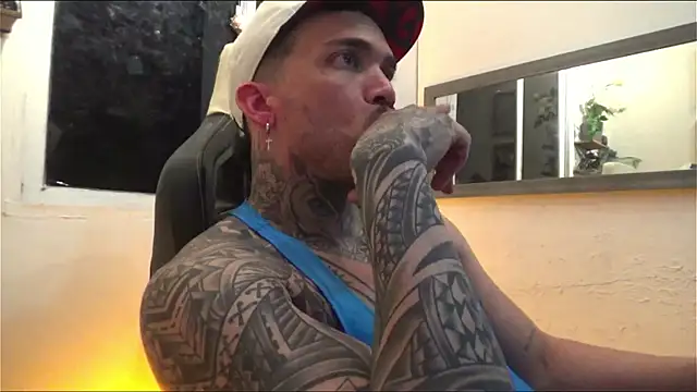 Snapshot of Angel_sex_latin chatting on 02-01-25, 03:52 Angel sex latin online show from 02-01-25, 03:52