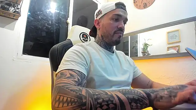 Snapshot of Angel_sex_latin chatting on 02-02-25, 03:43 Angel sex latin online show from 02-02-25, 03:43