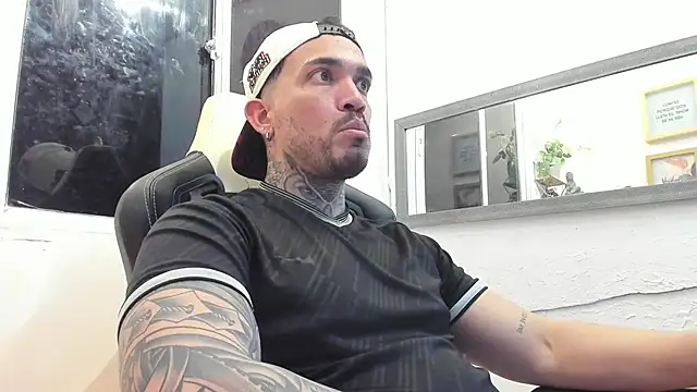 Snapshot of Angel_sex_latin chatting on 02-14-25, 04:04 Angel sex latin online show from 02-14-25, 04:04