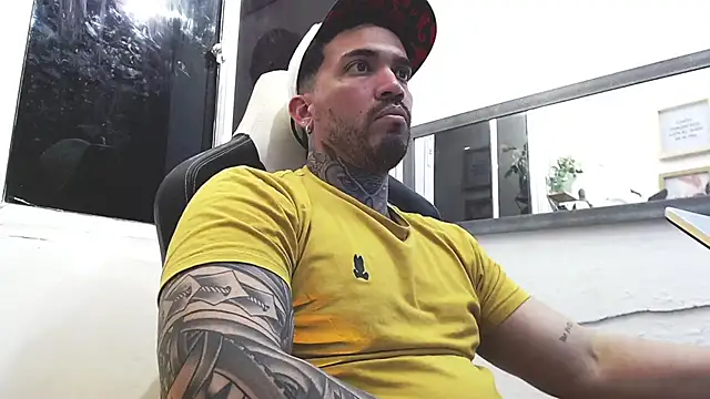 Snapshot of Angel_sex_latin chatting on 02-16-25, 05:59 Angel sex latin online show from 02-16-25, 05:59