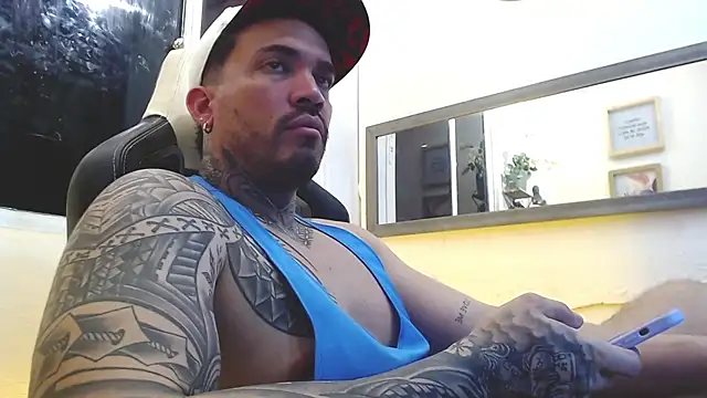 Snapshot of Angel_sex_latin chatting on 02-19-25, 03:39 Angel sex latin online show from 02-19-25, 03:39