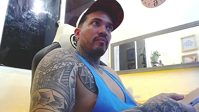 Snapshot of Angel_sex_latin chatting on 02-19-25, 06:44 Angel sex latin online show from 02-19-25, 06:44