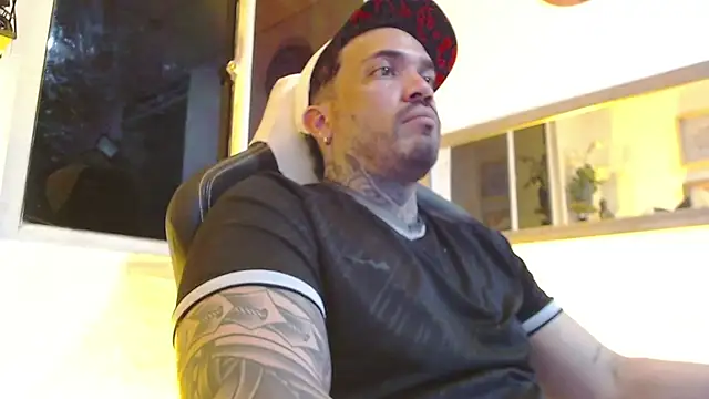 Snapshot of Angel_sex_latin chatting on 02-20-25, 07:23 Angel sex latin online show from 02-20-25, 07:23