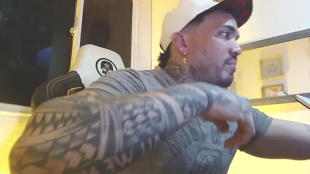 Snapshot of Angel_sex_latin chatting on 02-24-25, 03:02 Angel sex latin online show from 02-24-25, 03:02