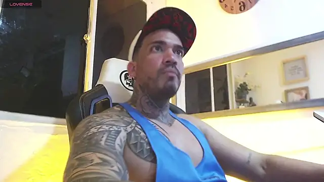 Snapshot of Angel_sex_latin chatting on 03-06-25, 03:57 Angel sex latin online show from 03-06-25, 03:57