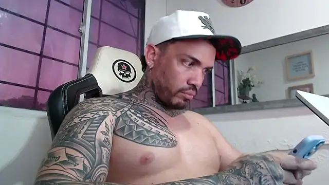 Snapshot of Angel_sex_latin chatting on 03-08-25, 11:18 Angel sex latin online show from 03-08-25, 11:18