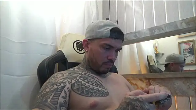 Snapshot of Angel_sex_latin chatting on 09-25-25, 04:16 Angel sex latin online show from 09-25-25, 04:16