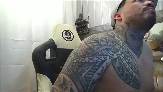 Snapshot of Angel_sex_latin chatting on 10-11-25, 06:12 Angel sex latin online show from 10-11-25, 06:12