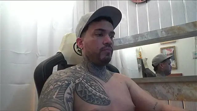 Snapshot of Angel_sex_latin chatting on 10-12-25, 04:00 Angel sex latin online show from 10-12-25, 04:00