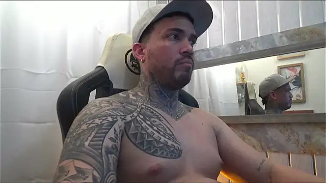 Snapshot of Angel_sex_latin chatting on 10-14-25, 03:29 Angel sex latin online show from 10-14-25, 03:29