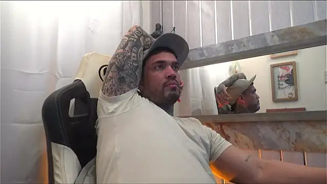 Snapshot of Angel_sex_latin chatting on 10-16-25, 07:20 Angel sex latin online show from 10-16-25, 07:20