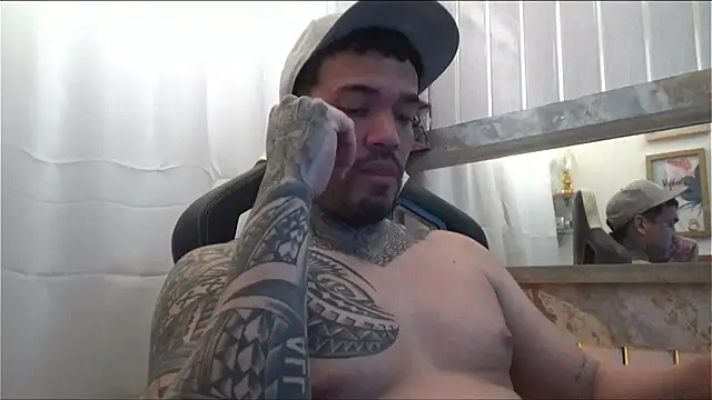 Snapshot of Angel_sex_latin chatting on 10-25-25, 06:54 Angel sex latin online show from 10-25-25, 06:54