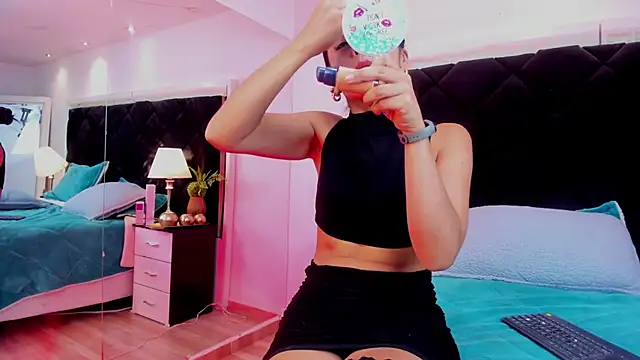 Snapshot of Holly_Brensonexx_ chatting on 01-27-25, 10:27 Holly Brensonexx online show from 01-27-25, 10:27