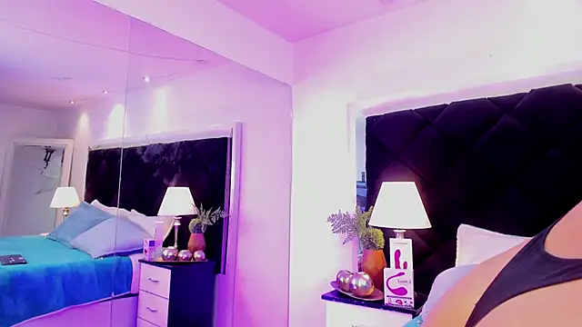 Snapshot of Holly_Brensonexx_ chatting on 02-05-25, 08:14 Holly Brensonexx online show from 02-05-25, 08:14