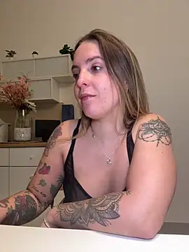 Snapshot of LiliMorganxxx chatting on 12-01-25, 02:05 LiliMorganxxx online show from 12-01-25, 02:05